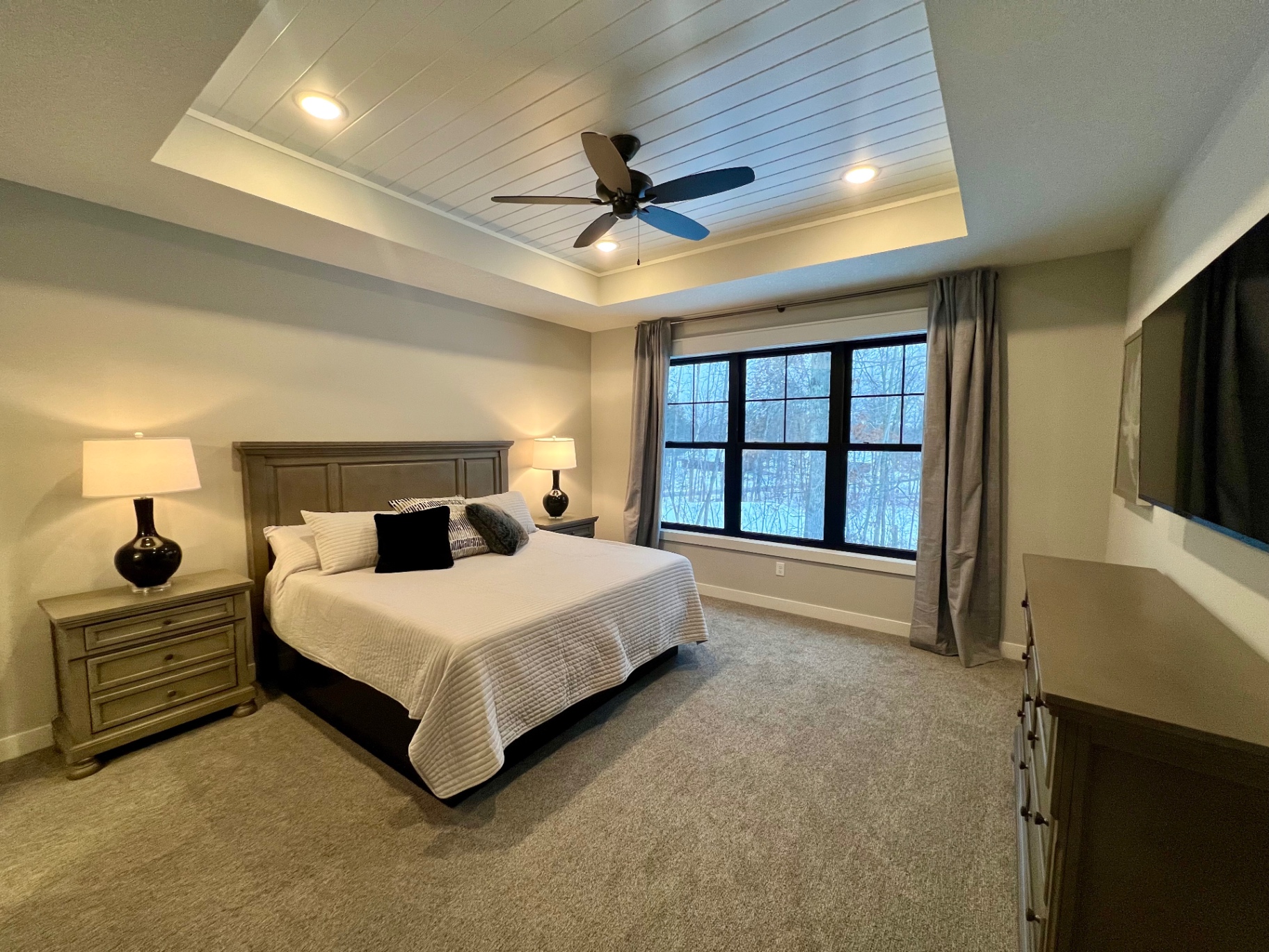 King bed, tray ceiling, treetop window.